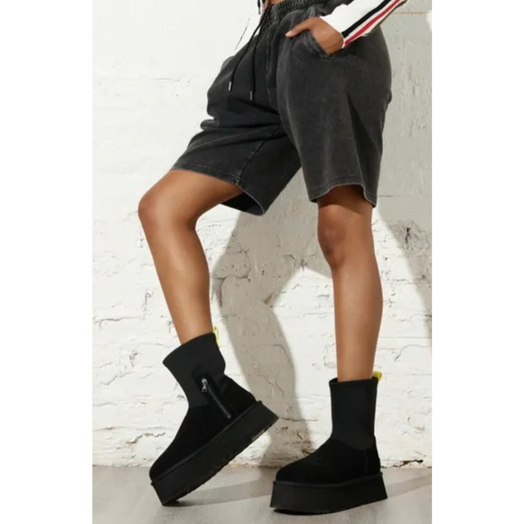 New UGG Classic Dipper Black Stretch Boots - 39EU (8.5-9.0 US) - Picture 1 of 7